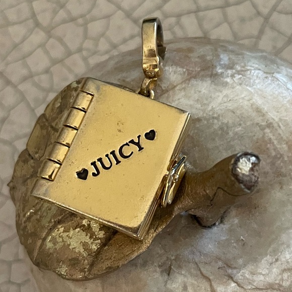 L00k B00k ChArM. RaRe, DIFfIcUlT T0 FiNd!🧡♥️💚 - Picture 2 of 11